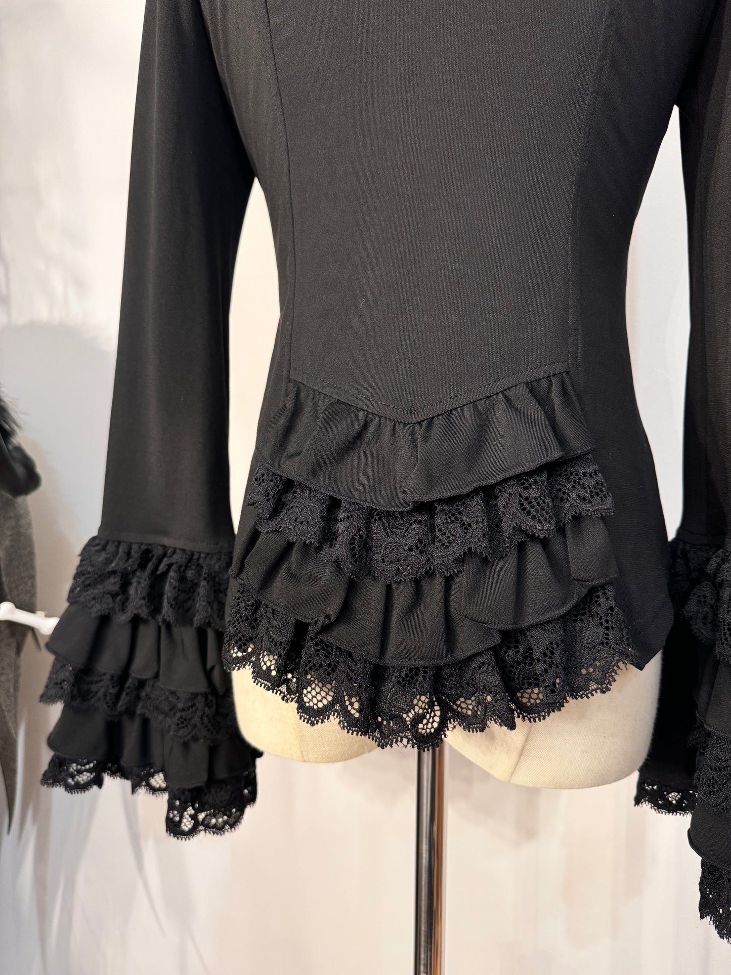 OZZ ON Hime-Sleeves Lace-Up Top