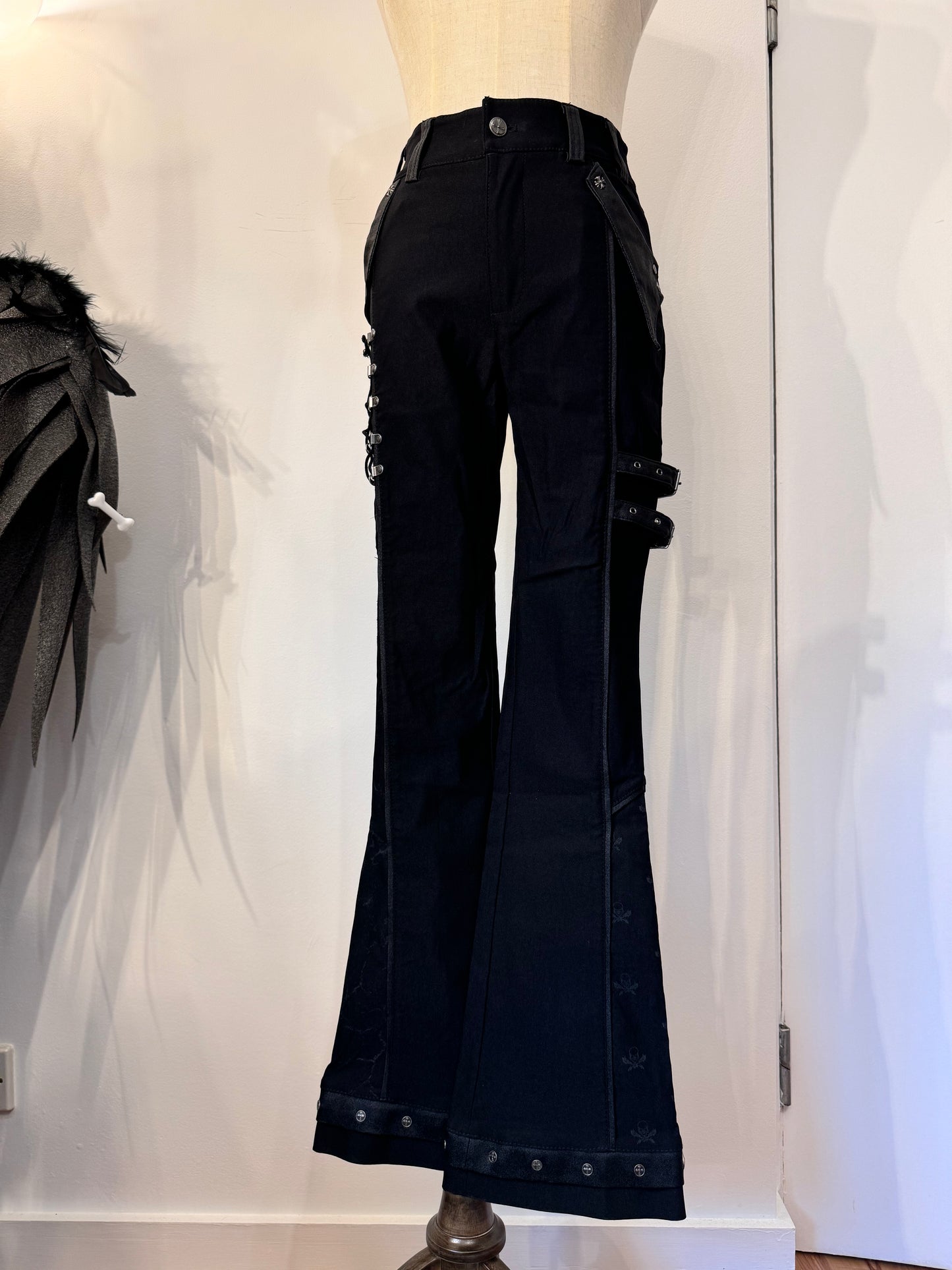 OZZ ON Flare Strap Jeans