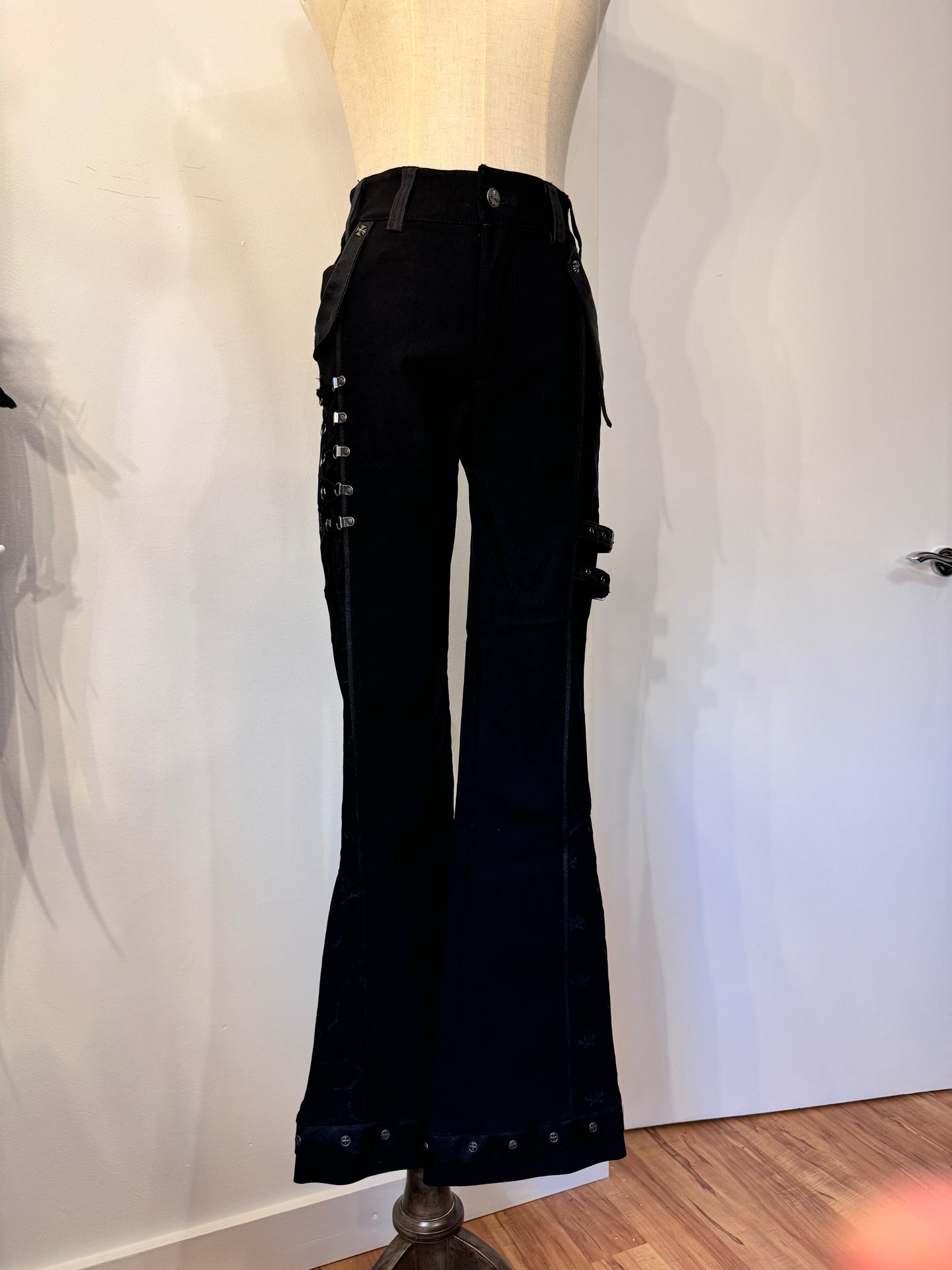 OZZ ON Flare Strap Jeans