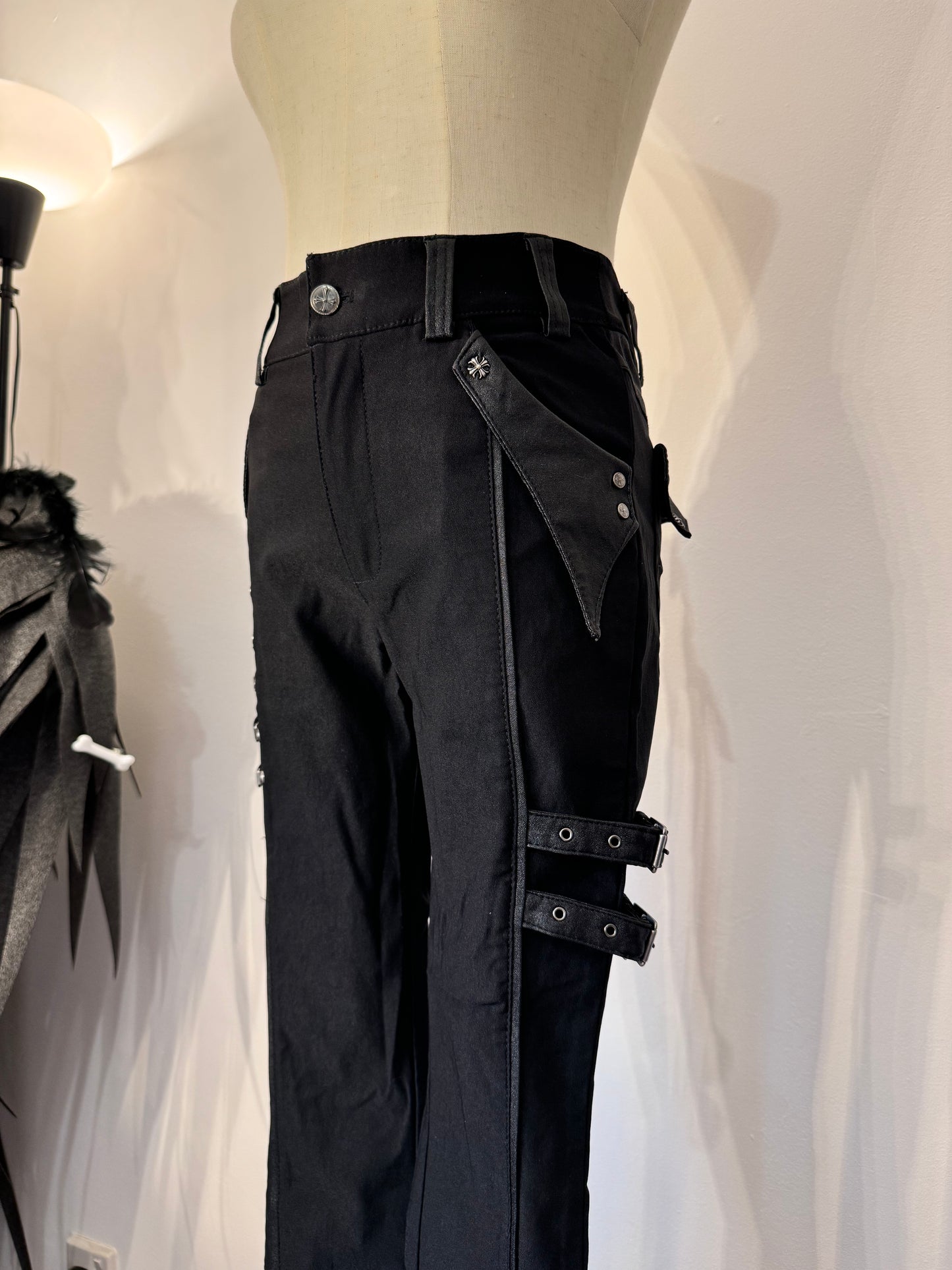 OZZ ON Flare Strap Jeans