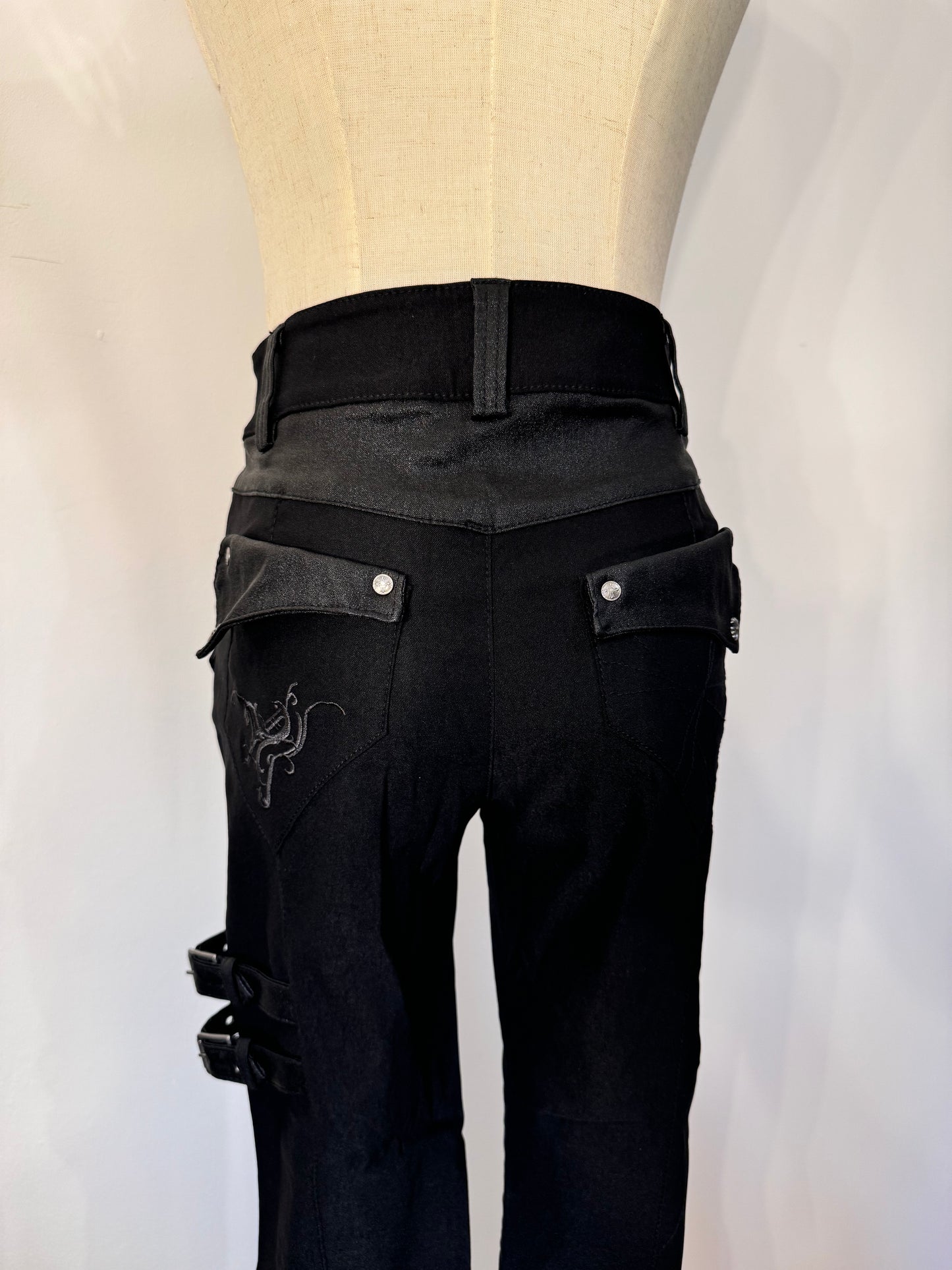 OZZ ON Flare Strap Jeans