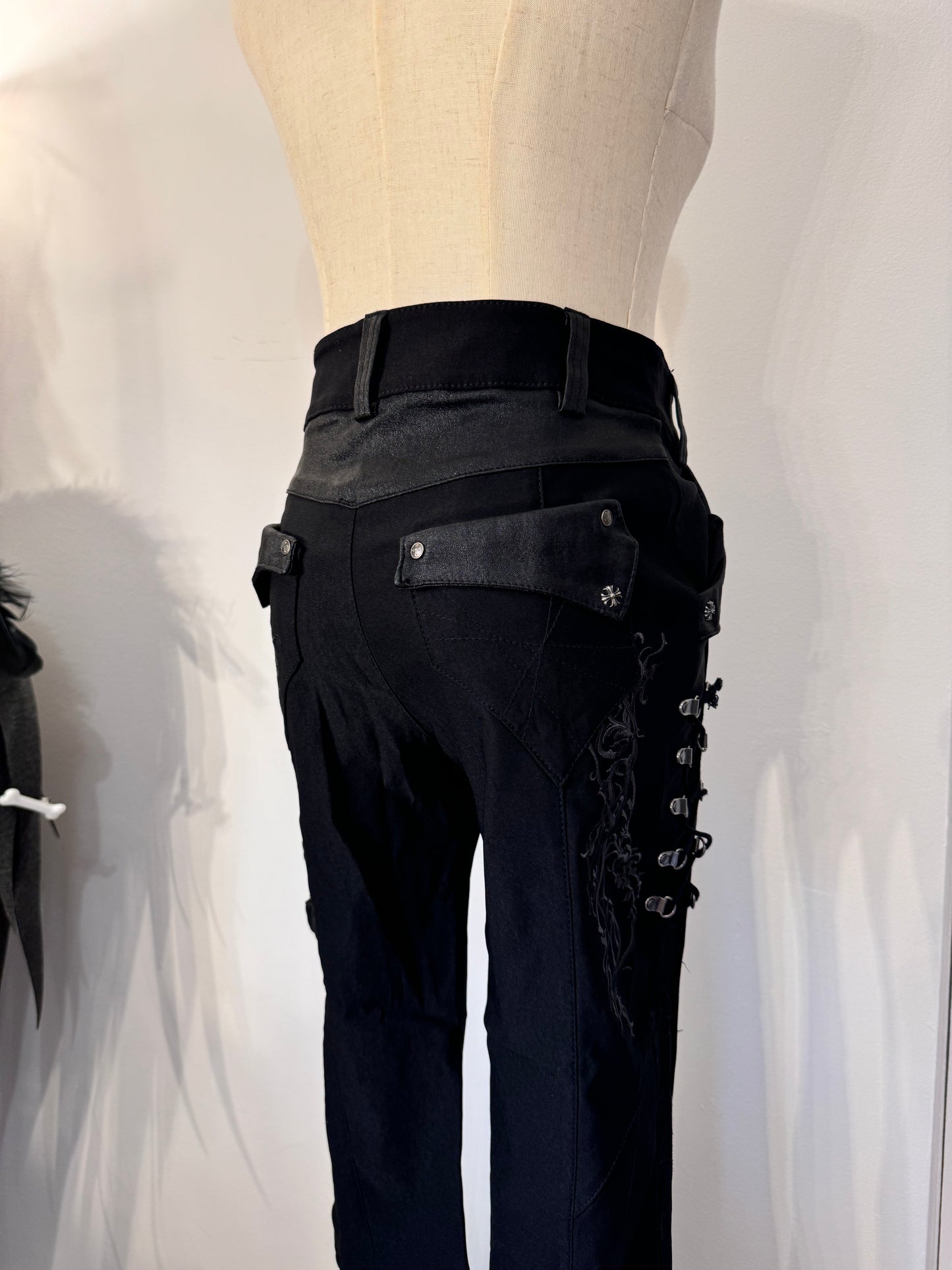 OZZ ON Flare Strap Jeans