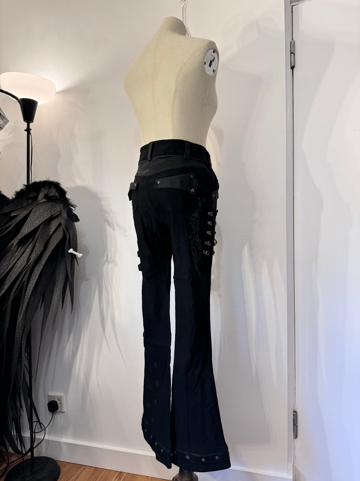 OZZ ON Flare Strap Jeans