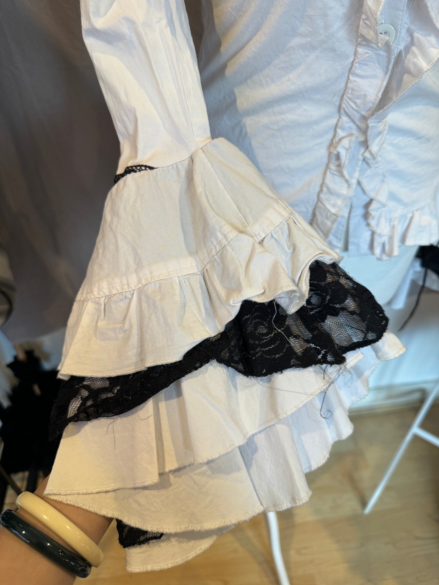Drughoney Hime-Sleeves Ruffle Button-Up Top