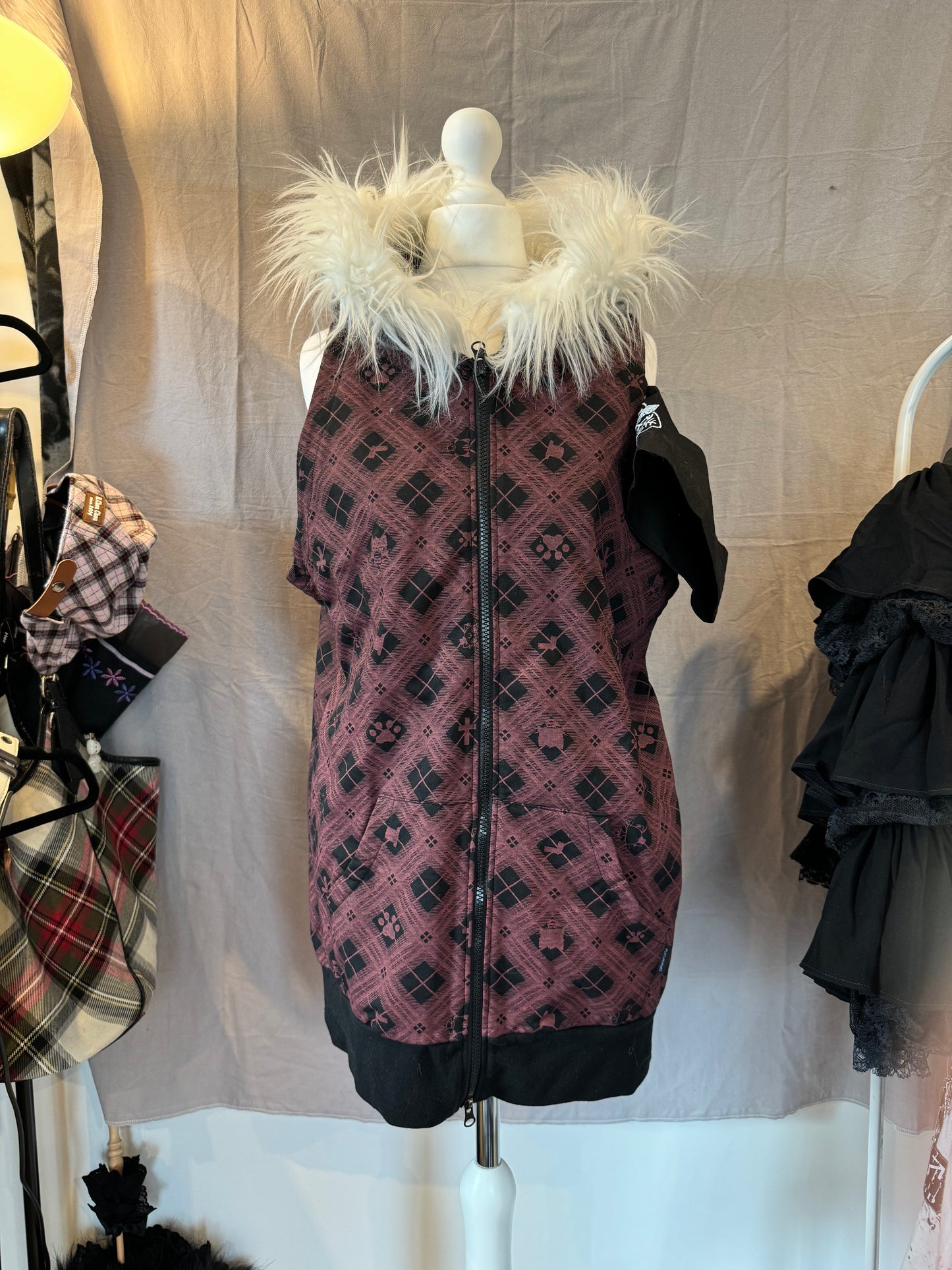 Putumayo Sleeveless Zip-Up Fur Hoodie
