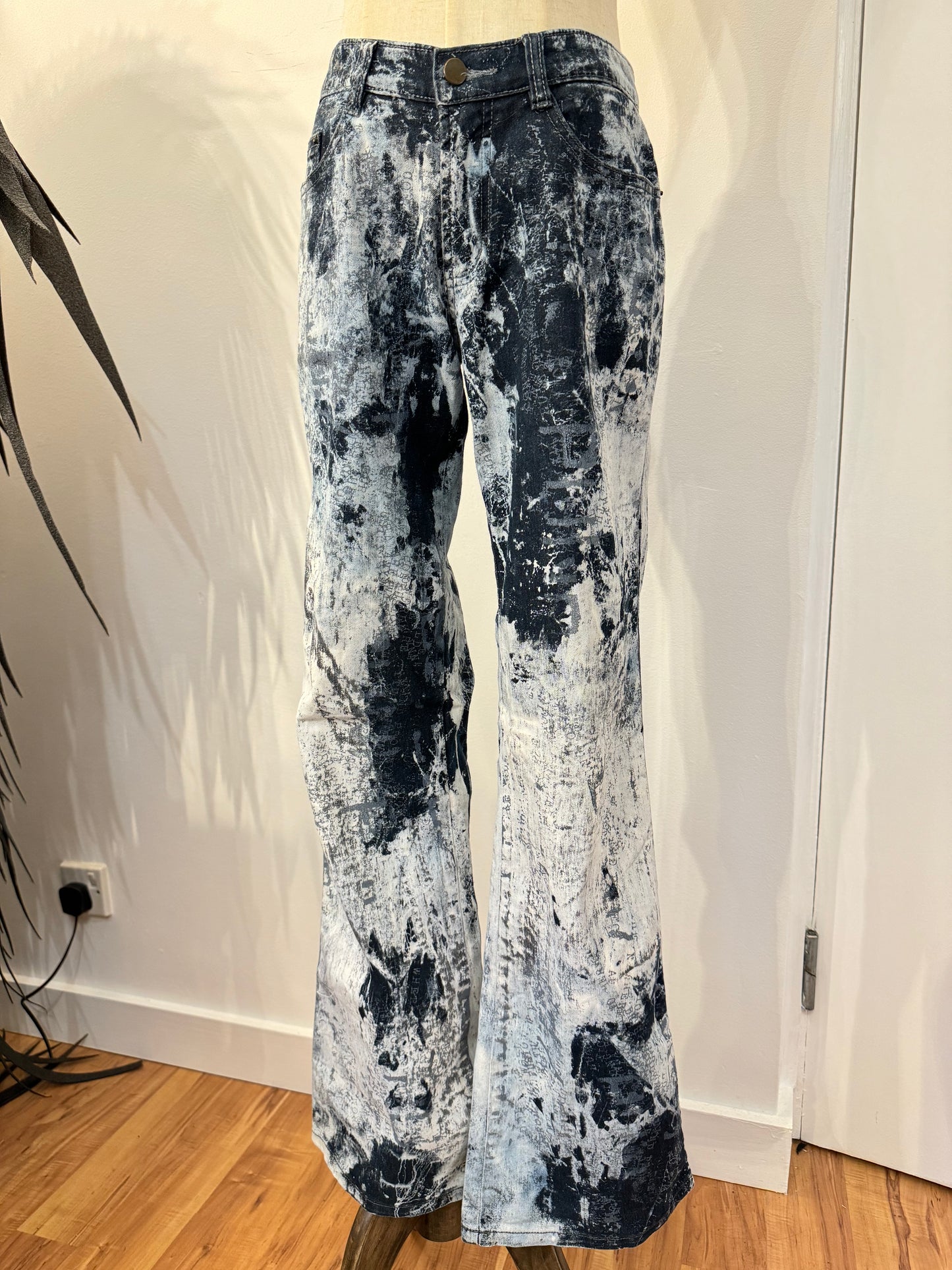 h.Anarchy Dye and Letter Print Jeans