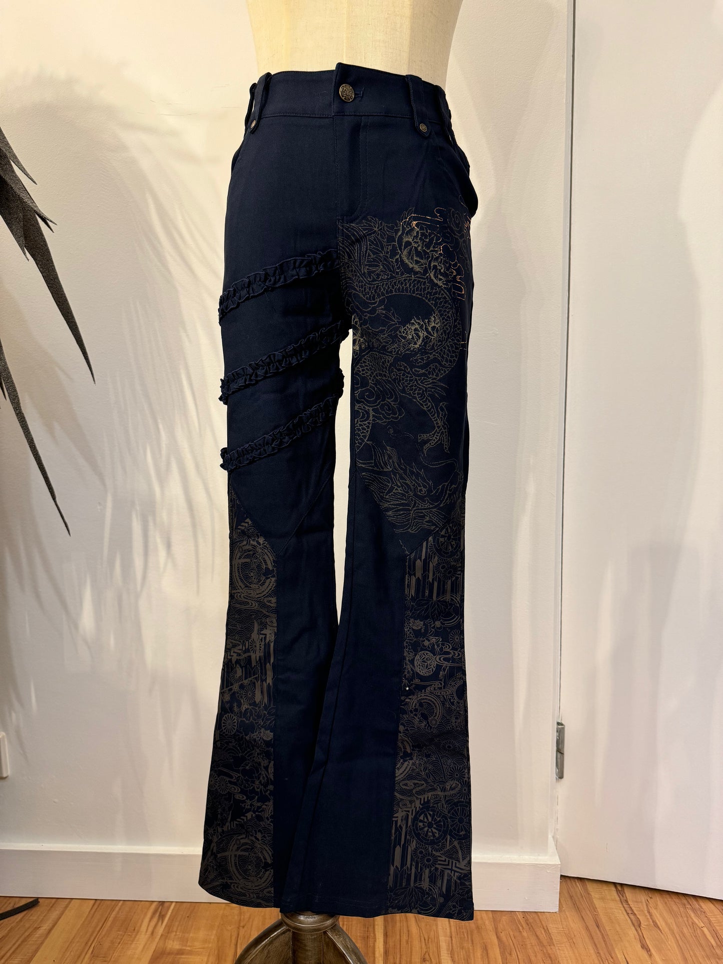 OZZ ON Dragon Print Jeans