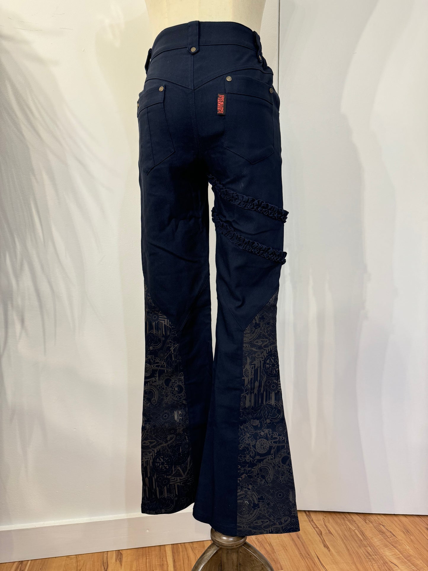 OZZ ON Dragon Print Jeans