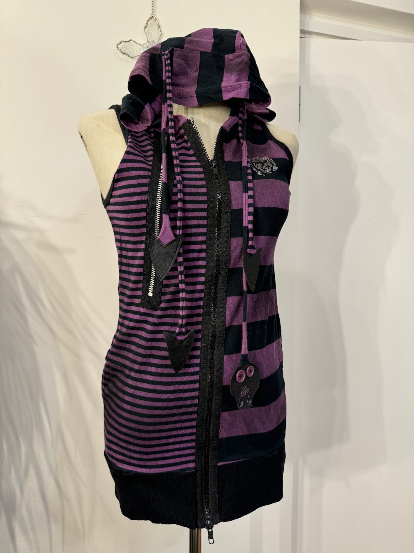 Algonquins Stripe Sleeveless Zip-Up Hoodie