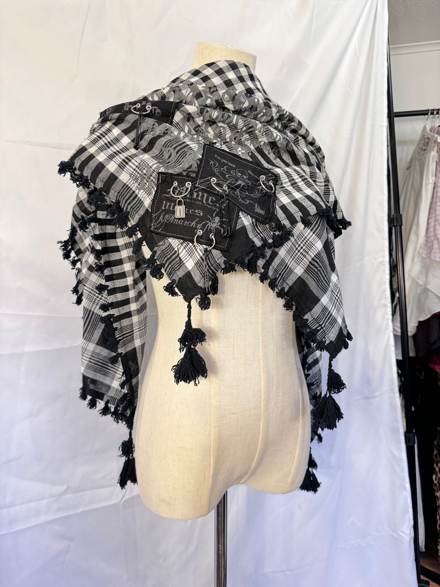 h.Naoto Plaid Tassle Scarf