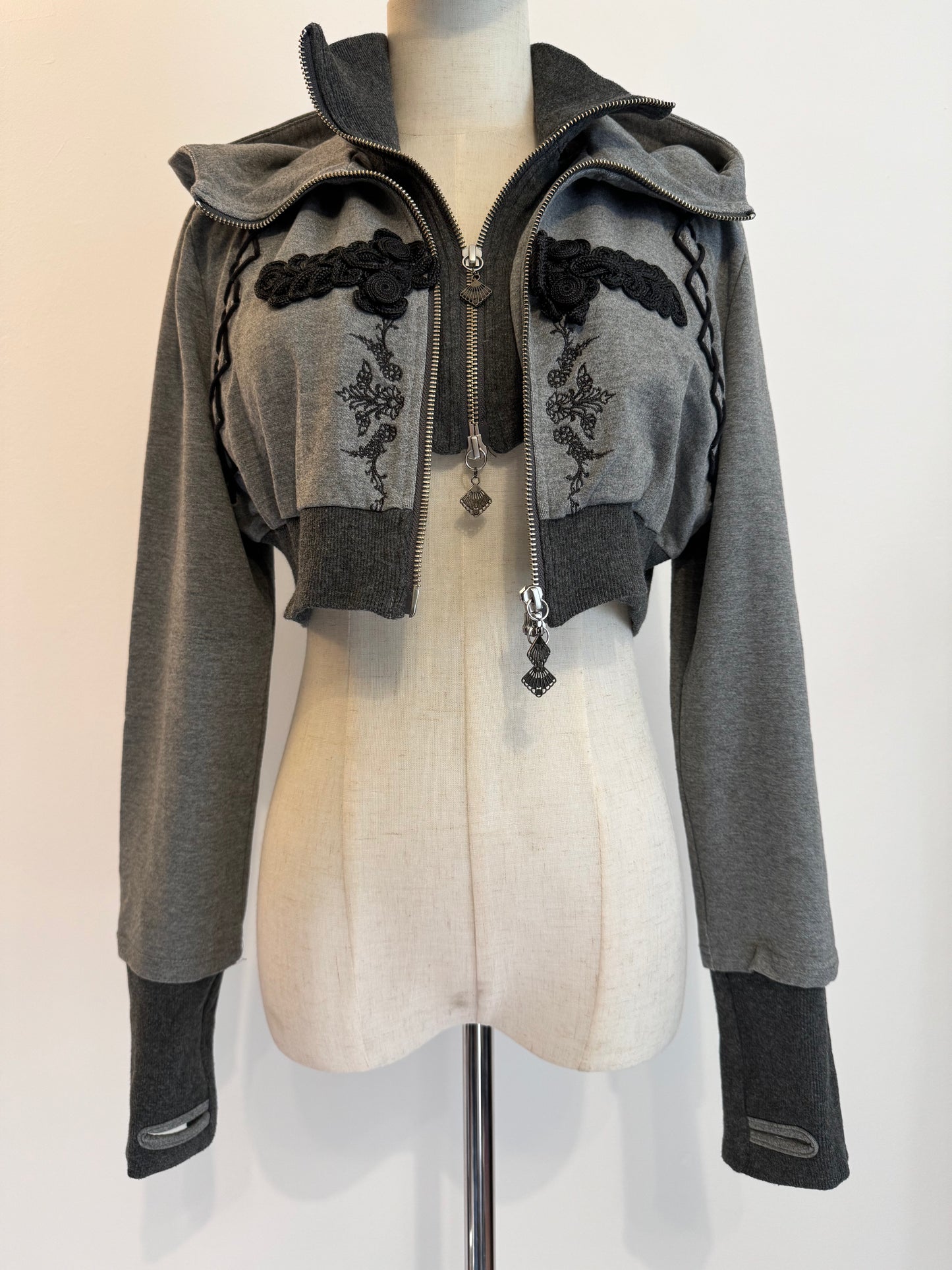 OZZ ON Knot Buckle Crop Hoodie