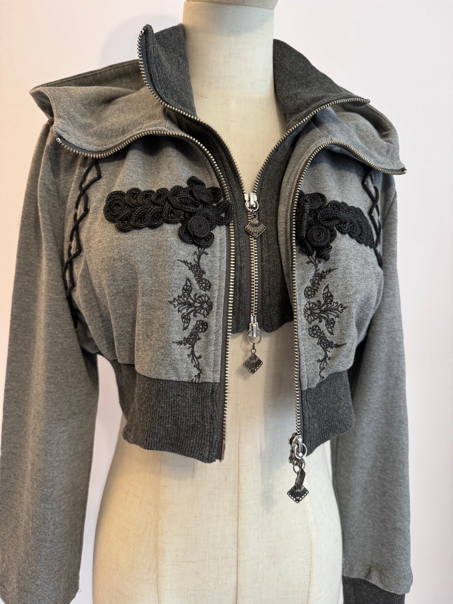 OZZ ON Knot Buckle Crop Hoodie