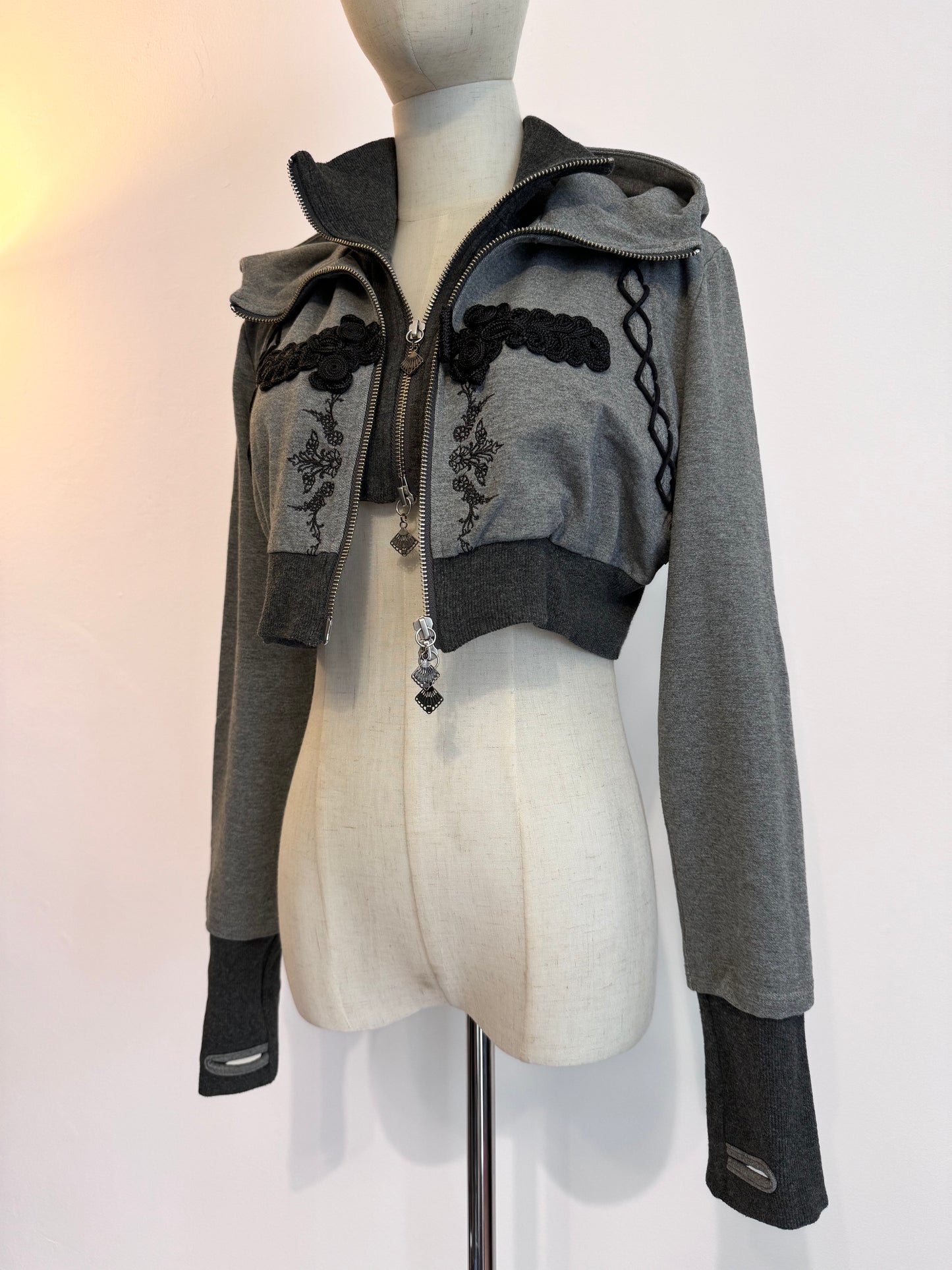 OZZ ON Knot Buckle Crop Hoodie