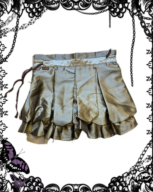 OZZ ON Ruffle Skirt with Chain